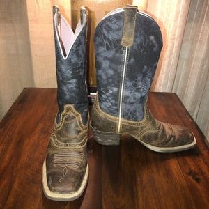 Size 6.5 Ariat boots